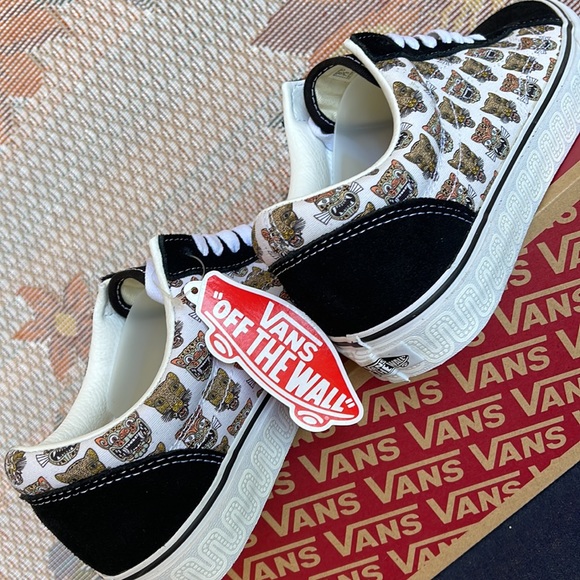 Vans Men’s Old Skool
Jaguar Black
VN0A5JMIBLK
sneakers - Picture 14 of 16